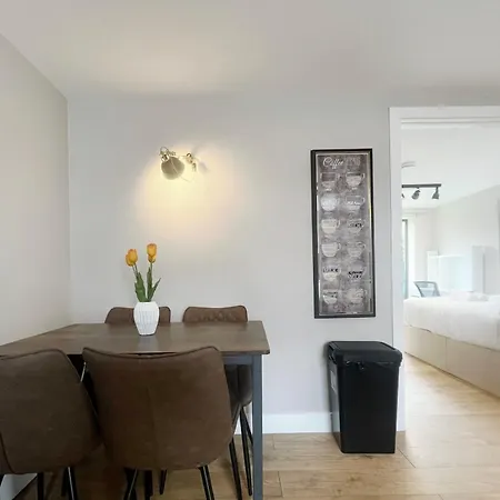 Three Bedroom Flat In Gloucester Road North With Parking Apartment Bristol